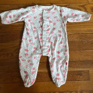 Magnetic Me footed sleeper pajama for baby girl. Size 3-6 months. EUC